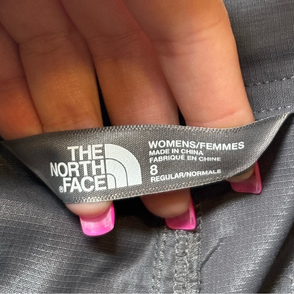 The North Face - Women’s Hiking Outdoor Dark Charcoal Gray Cargo Shorts in Size8 - Picture 9 of 10